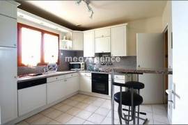 Maison familiale 120 m², terrain paysagé avec terrasse de 1 564 m²