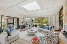 Hear the Trees Blowing in the wind as your close to nature in this Penthouse