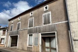 Beautiful Commercial Potential: House for Commercial Use between Champagne-Mouton and Confolens to Renovate - €14,000