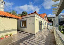 3 Bedroom House + 1 T1 Detached in Estreito da Calheta