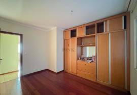 3 Bedroom House + 1 T1 Detached in Estreito da Calheta