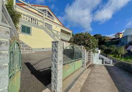 3 Bedroom House + 1 T1 Detached in Estreito da Calheta