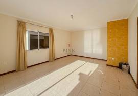 3 Bedroom House + 1 T1 Detached in Estreito da Calheta