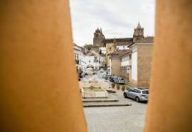 Restaurants / Bars / Shops  Évora Centro Histórico de Évora