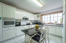 4 bedroom apartment, in Prime de Gaia area, in Rua de D.Dinis. 4 bedroom apartment, in Prime de Gaia area, in Rua de D.Dinis.