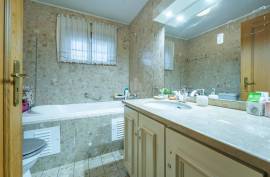 4 bedroom apartment, in Prime de Gaia area, in Rua de D.Dinis. 4 bedroom apartment, in Prime de Gaia area, in Rua de D.Dinis.