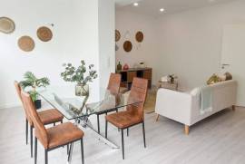 Apartamento T3 em Benfica com Cozinha Equipada Apartamento T3 em Benfica com Cozinha Equipada