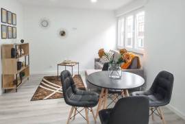 Apartamento T3 em Benfica com Cozinha Equipada Apartamento T3 em Benfica com Cozinha Equipada