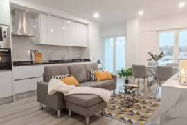 Apartamento T3 em Benfica com Cozinha Equipada Apartamento T3 em Benfica com Cozinha Equipada