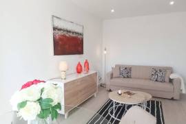 Apartamento T3 em Benfica com Cozinha Equipada Apartamento T3 em Benfica com Cozinha Equipada