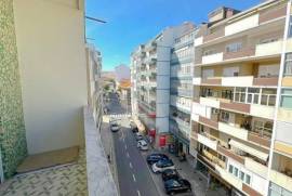 Apartamento T2 Renovado em Almada