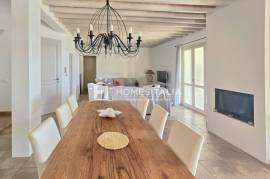 Contemporary villa with sea views & pool