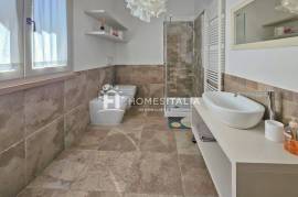 Contemporary villa with sea views & pool