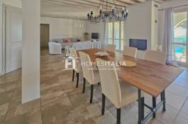 Contemporary villa with sea views & pool