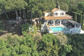 Contemporary villa with sea views & pool