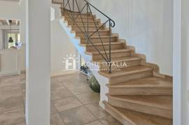 Contemporary villa with sea views & pool