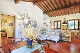 Tuscan Villa with Pool and Panoramic Views Tuscan Villa with Pool and Panoramic Views