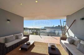 6-Bedroom Sea-View Villa – Estoril
Located in Estoril, one of the most exclusive and prestigious residential areas along the Cascais coastline, this unique villa combines elegance, comfort, and breathtaking sea views from every floor