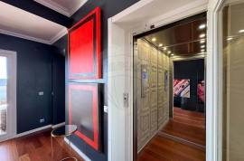 6-Bedroom Sea-View Villa – Estoril
Located in Estoril, one of the most exclusive and prestigious residential areas along the Cascais coastline, this unique villa combines elegance, comfort, and breathtaking sea views from every floor