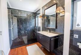 6-Bedroom Sea-View Villa – Estoril
Located in Estoril, one of the most exclusive and prestigious residential areas along the Cascais coastline, this unique villa combines elegance, comfort, and breathtaking sea views from every floor