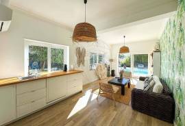 6-Bedroom Sea-View Villa – Estoril
Located in Estoril, one of the most exclusive and prestigious residential areas along the Cascais coastline, this unique villa combines elegance, comfort, and breathtaking sea views from every floor