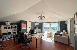 6-Bedroom Sea-View Villa – Estoril
Located in Estoril, one of the most exclusive and prestigious residential areas along the Cascais coastline, this unique villa combines elegance, comfort, and breathtaking sea views from every floor