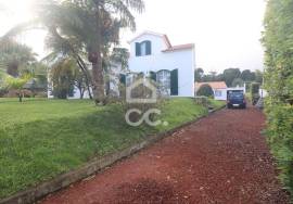House with 4+1 Bedrooms - São Vicente Ferreira - Ponta Delgada