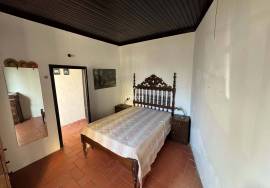 1 bedroom villa to recover with high potential in the center of Alcantarilha.