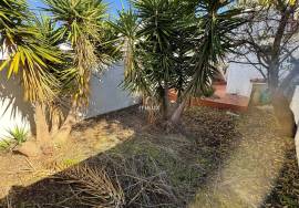 1 bedroom villa to recover with high potential in the center of Alcantarilha.