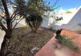 1 bedroom villa to recover with high potential in the center of Alcantarilha.