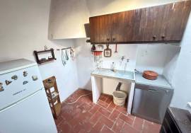 1 bedroom villa to recover with high potential in the center of Alcantarilha.