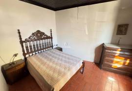 1 bedroom villa to recover with high potential in the center of Alcantarilha.