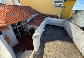 1 bedroom villa to recover with high potential in the center of Alcantarilha.