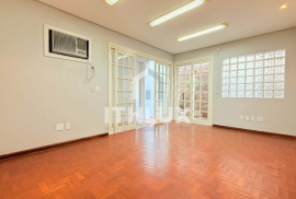 Great renovated house, 231M², sale / rent, 5 bedrooms, 2 bathrooms, 3 parking spaces, historic center, POA/RS