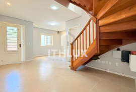 Great renovated house, 231M², sale / rent, 5 bedrooms, 2 bathrooms, 3 parking spaces, historic center, POA/RS