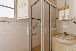 Building in the historic center of Lagos consisting of 2 3 bedroom apartments and 1 restaurant