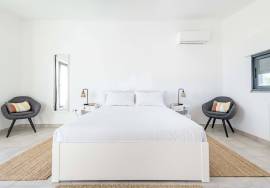 Large detached 5 bedroom villa with pool and walking distance from Moncarapacho town.