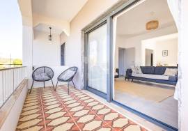 Large detached 5 bedroom villa with pool and walking distance from Moncarapacho town.