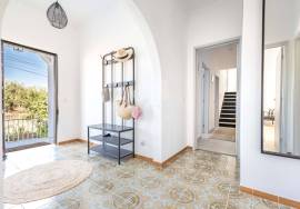 Large detached 5 bedroom villa with pool and walking distance from Moncarapacho town.