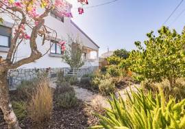 Large detached 5 bedroom villa with pool and walking distance from Moncarapacho town.