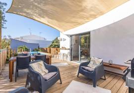 Large detached 5 bedroom villa with pool and walking distance from Moncarapacho town.