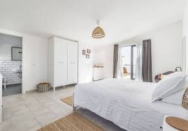 Large detached 5 bedroom villa with pool and walking distance from Moncarapacho town.