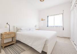 Large detached 5 bedroom villa with pool and walking distance from Moncarapacho town.