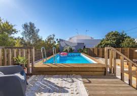 Large detached 5 bedroom villa with pool and walking distance from Moncarapacho town.