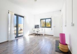 Large detached 5 bedroom villa with pool and walking distance from Moncarapacho town.