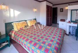 3+1 Bedroom Villa with Pool in Albufeira