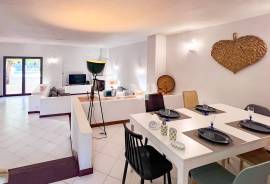 3+1 Bedroom Villa With Garden in Albufeira