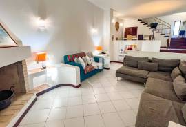 3+1 Bedroom Villa With Garden in Albufeira