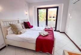 3+1 Bedroom Villa With Garden in Albufeira