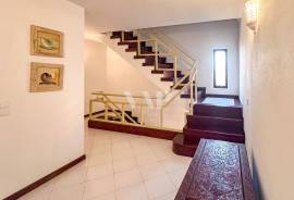 3+1 Bedroom Villa With Garden in Albufeira